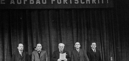 Auf dem Weg in die SED: Wilhelm Pieck eröffnet am 19. April 1946...